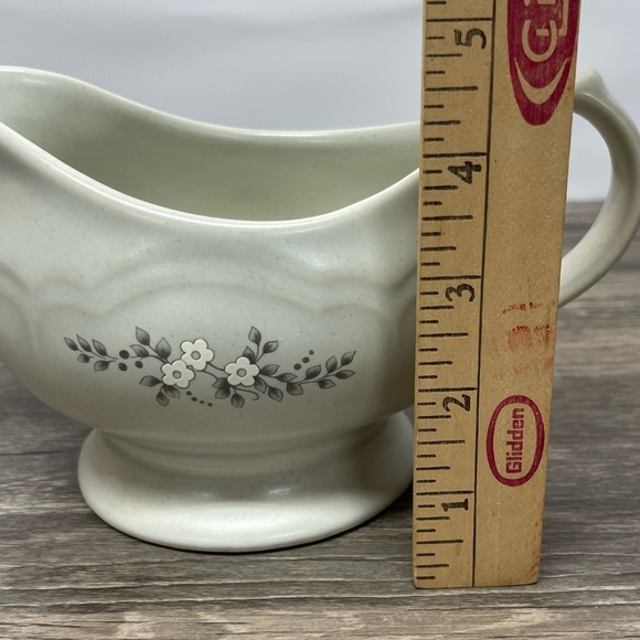 Pfaltzgraff Heirloom Gravy Boat – Vintage Stoneware Floral Pedestal Server‎ - Picture 8 of 8